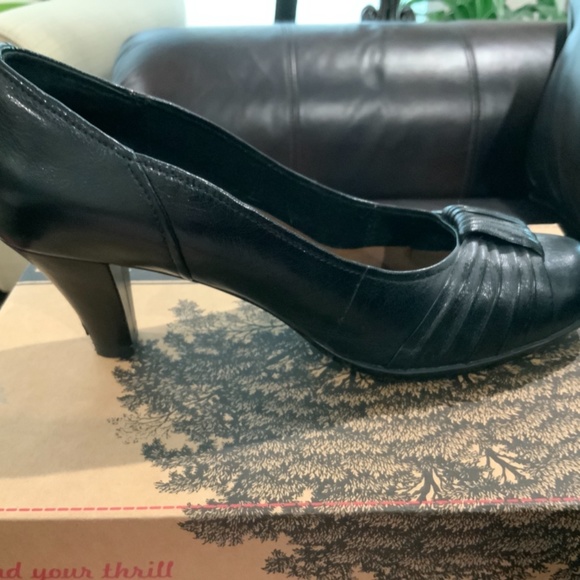 NIB Cobb Hill Tinsley Heel Black 8.5M - Picture 2 of 5